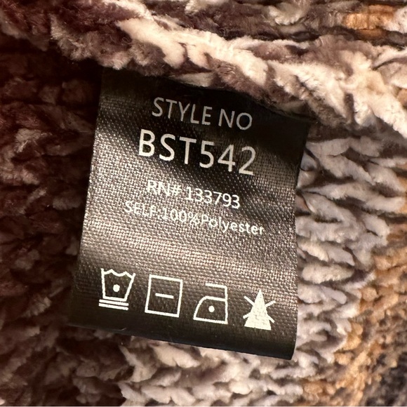 POL Chenille Cardigan - Picture 5 of 5